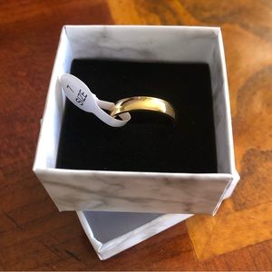 Ladies 18kt solid yellow gold 4mm classic dome wedding band NWT 7